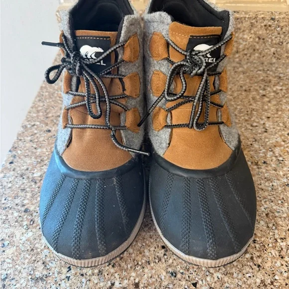 SOREL OUT AND ABOUT DUCK BOOTS - Picture 2 of 5